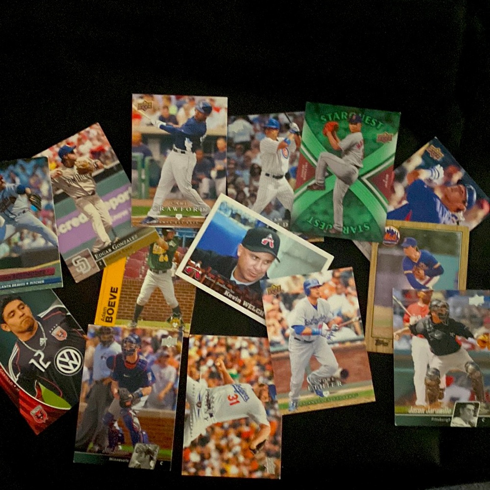 Assortment of 14 baseball cards shown in pictures - early 2000s - almost new